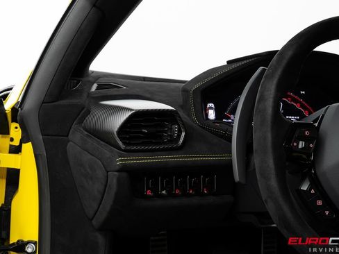 Used 2022 Lamborghini Huracan STO RWD image 31