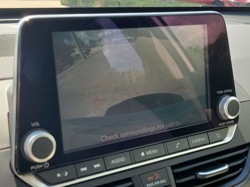 Used 2025 Nissan Altima 2.5 SV FWD image 23