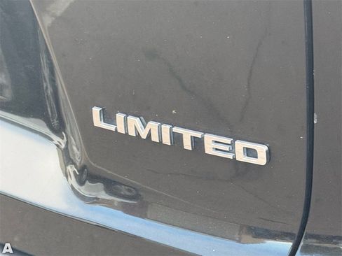 Used 2019 Jeep Cherokee Limited w/ Luxury Group image 12