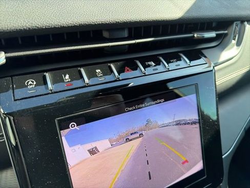 Used 2025 Jeep Grand Cherokee Altitude RWD image 15