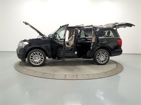 Used 2024 Ford Expedition Limited image 12