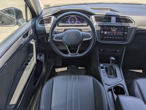 Used 2024 Volkswagen Tiguan SE FWD image 16