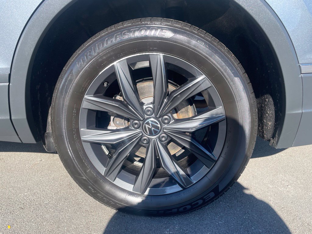 Certified 2024 Volkswagen Tiguan SE AWD/4WD image 11