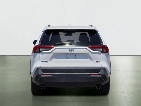 Used 2024 Toyota RAV4 XLE FWD image 5