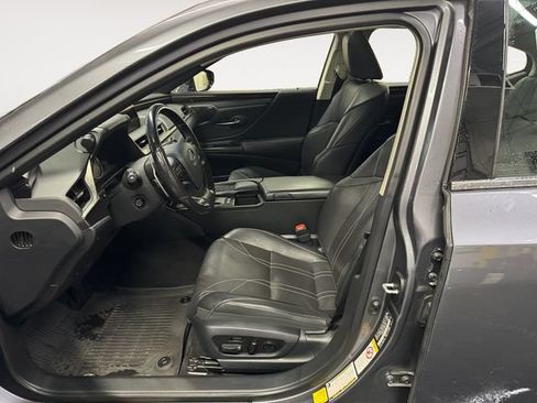 Used 2019 Lexus ES 300h w/ Accessory Package FWD image 7