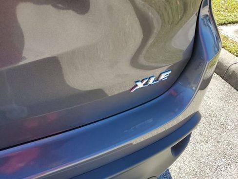 Used 2019 Toyota Highlander XLE image 7