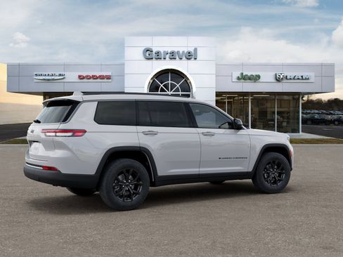 New 2026 Jeep Grand Cherokee L Laredo image 4