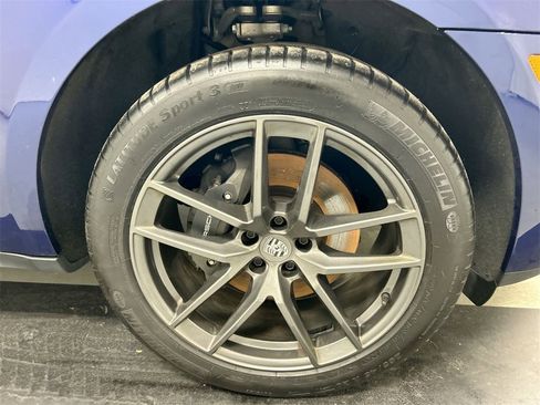 Certified 2023 Porsche Macan Turbo image 9