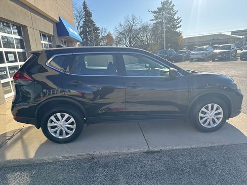 Used 2019 Nissan Rogue S image 9