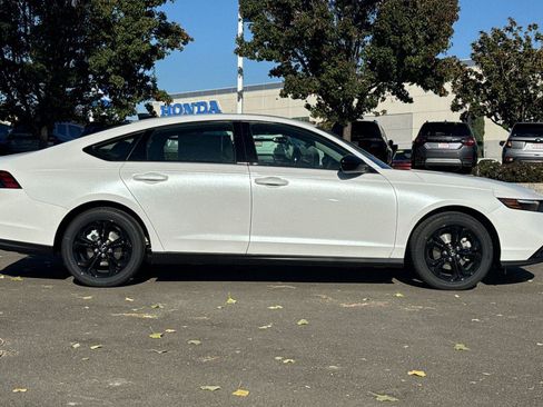 New 2025 Honda Accord SE image 3
