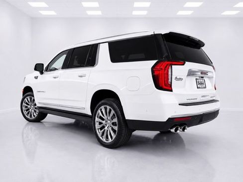 Used 2021 GMC Yukon XL Denali w/ Denali Premium Package AWD/4WD image 7