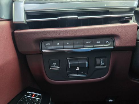 Used 2025 Cadillac Escalade Sport w/ Touring Package AWD/4WD image 27