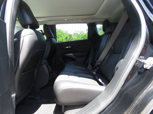 Used 2020 Jeep Cherokee Limited AWD/4WD image 20
