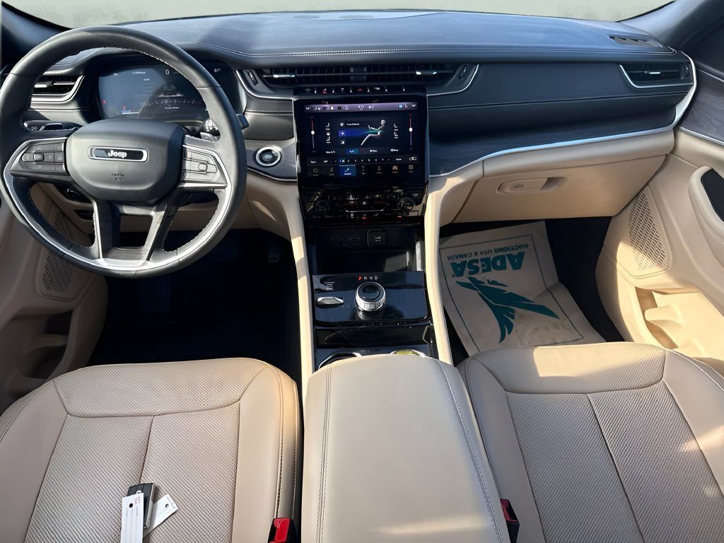 Used 2023 Jeep Grand Cherokee Limited w/ Luxury Tech Group II AWD/4WD image 10