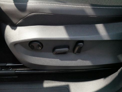 Certified 2023 Volkswagen Tiguan SE FWD image 20