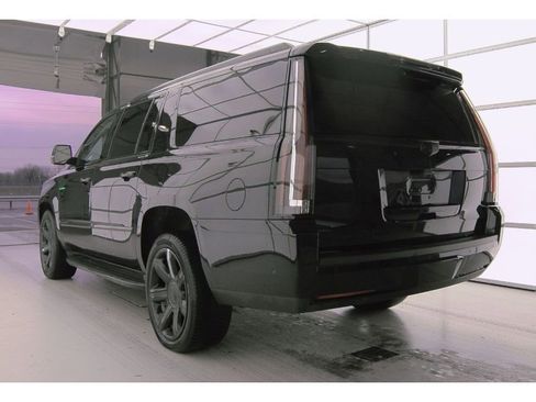 Used 2020 Cadillac Escalade ESV Luxury image 4