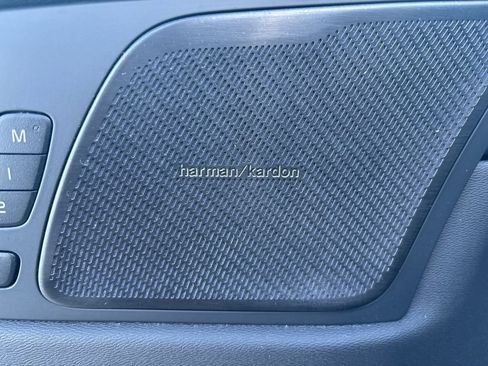 Certified 2024 Volvo XC60 T8 Ultimate w/ Protection Package Premier image 19