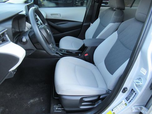 Used 2022 Toyota Corolla LE FWD image 17