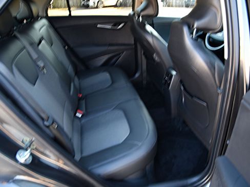 Used 2023 Kia Niro EX Touring image 29