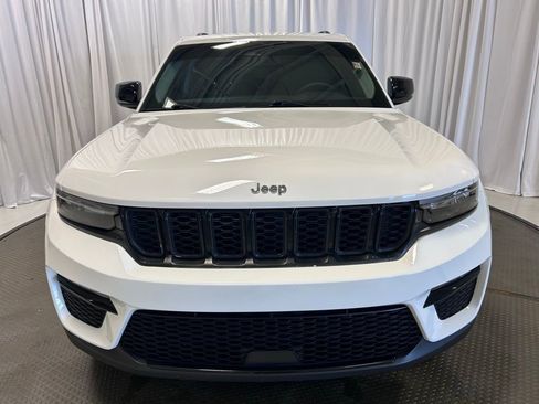 Used 2023 Jeep Grand Cherokee Limited image 25