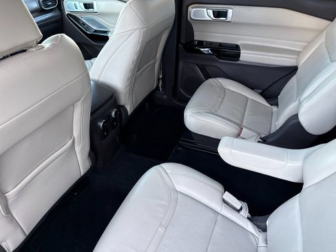 Used 2022 Ford Explorer Platinum w/ Equipment Group 601A image 13