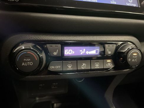 Used 2024 Nissan Kicks SR w/ SR Premium Package FWD image 22