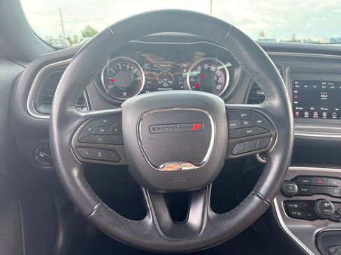Used 2022 Dodge Challenger SXT RWD image 13