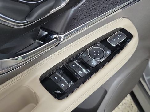 Used 2023 Lincoln Corsair FWD image 16