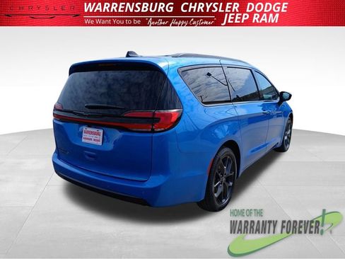 New 2026 Chrysler Pacifica Select FWD image 3