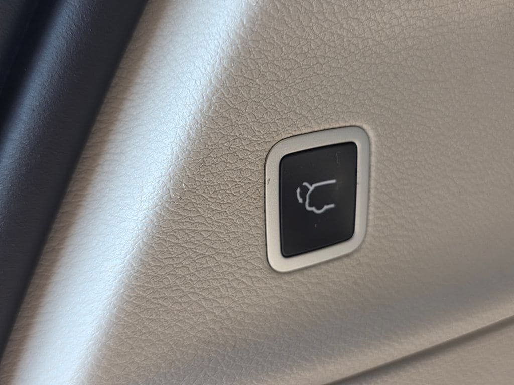 Used 2020 Chrysler Pacifica Touring FWD image 25