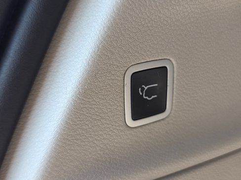 Used 2020 Chrysler Pacifica Touring FWD image 25