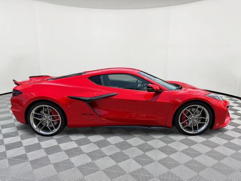 Used 2025 Chevrolet Corvette Z06 RWD image 8