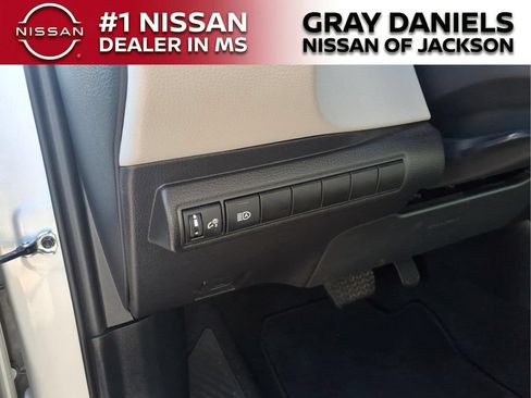 Used 2025 Toyota Corolla LE FWD image 12