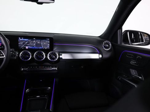 Certified 2025 Mercedes-Benz GLB 250 4MATIC image 52