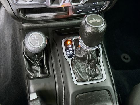 Used 2021 Jeep Wrangler Unlimited Sahara w/ Dual Top Group image 19