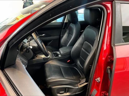Used 2019 Jaguar E-PACE S image 8