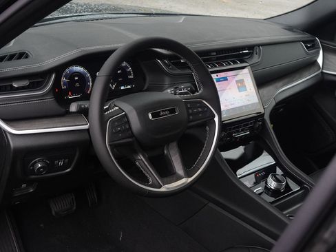 New 2025 Jeep Grand Cherokee Limited w/ Trailer Tow Package image 50