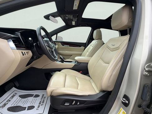 Used 2017 Cadillac XT5 Luxury image 32