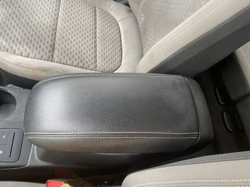 Used 2022 Ford Escape SE image 38