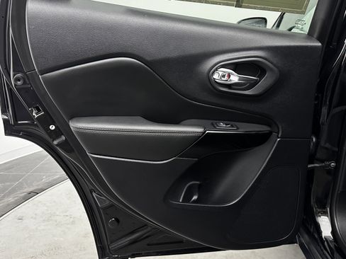 Used 2023 Jeep Cherokee Altitude Lux w/ Lux Elite Package image 29