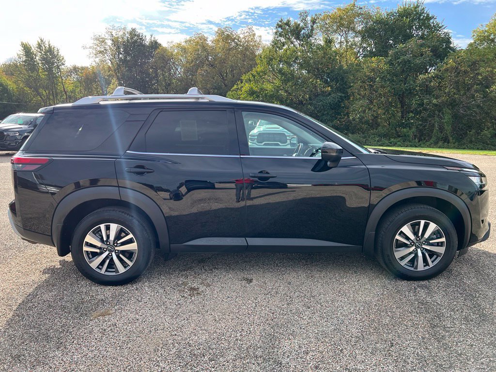 Used 2023 Nissan Pathfinder SL AWD/4WD image 6