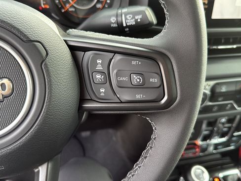 New 2025 Jeep Gladiator Mojave image 16