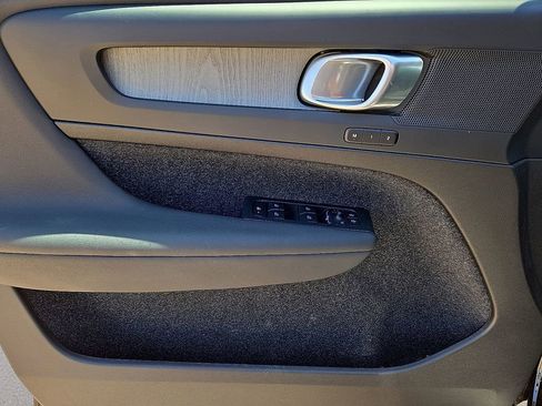 Certified 2025 Volvo XC40 B5 Core AWD/4WD image 22