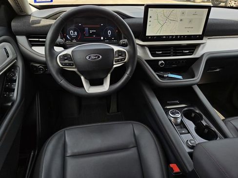 Used 2025 Ford Explorer Active w/ Active Comfort Package image 30