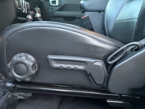 Used 2020 Jeep Gladiator Overland AWD/4WD image 15
