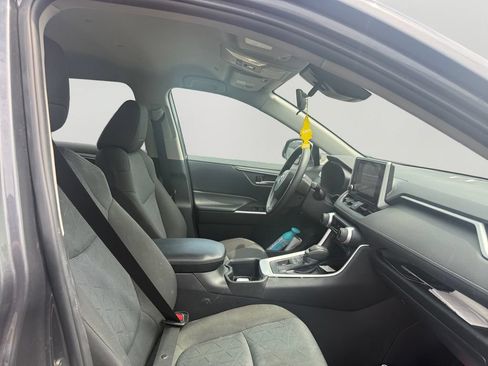 Used 2025 Toyota RAV4 XLE AWD/4WD image 11