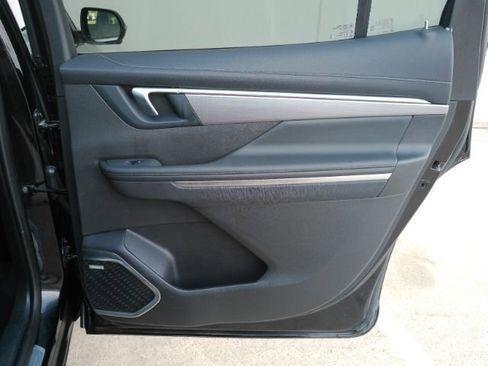 Used 2025 Buick Enclave Preferred image 23