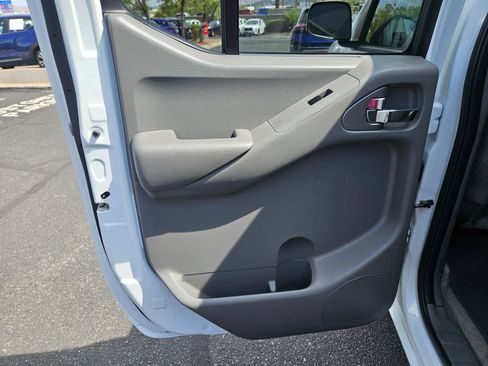 Used 2016 Nissan Frontier SV RWD image 9