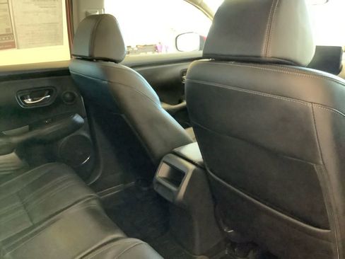 Used 2025 Honda HR-V EX-L image 17