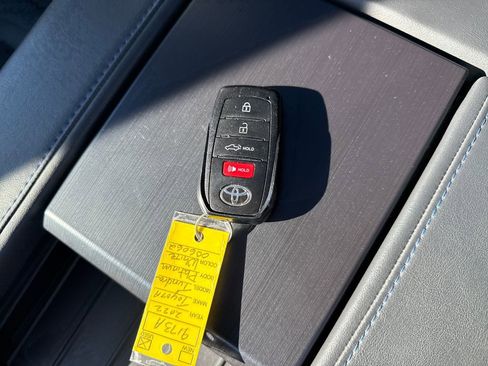 Used 2022 Toyota Tundra Platinum image 33